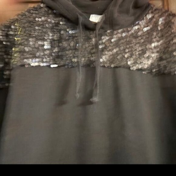 BLACK SEQUIN TOP HOODIE SWEATSHIRT SIZE 2X  TORRID - Picture 2 of 4